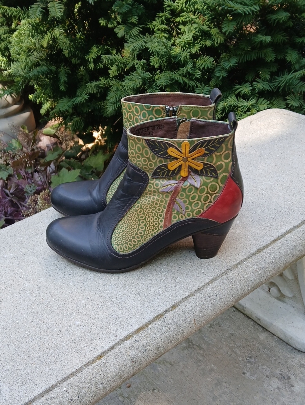 L'Artiste by Spring Step "Dramatic" Floral Leather Ankle Boots. Sz40(9) - Picture 4 of 14